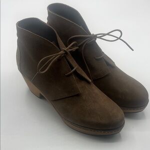 Lisa B Women's Brown Suede Clog Lace-Up Ankle Boots - Classic Casual